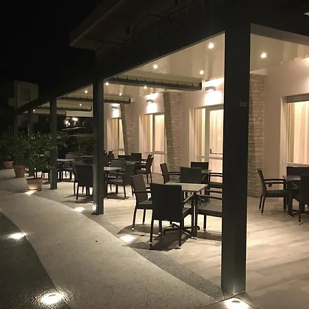 佩斯酒店 3*