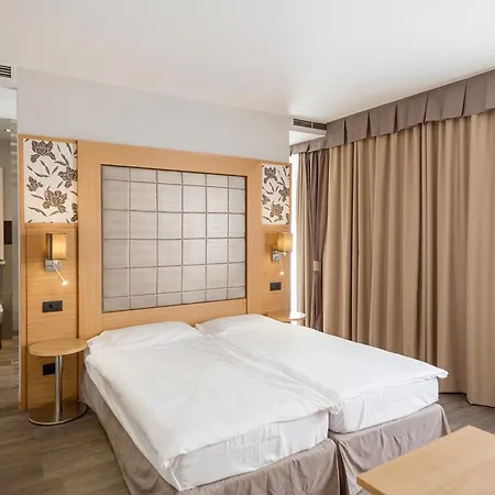 佩斯酒店 3*